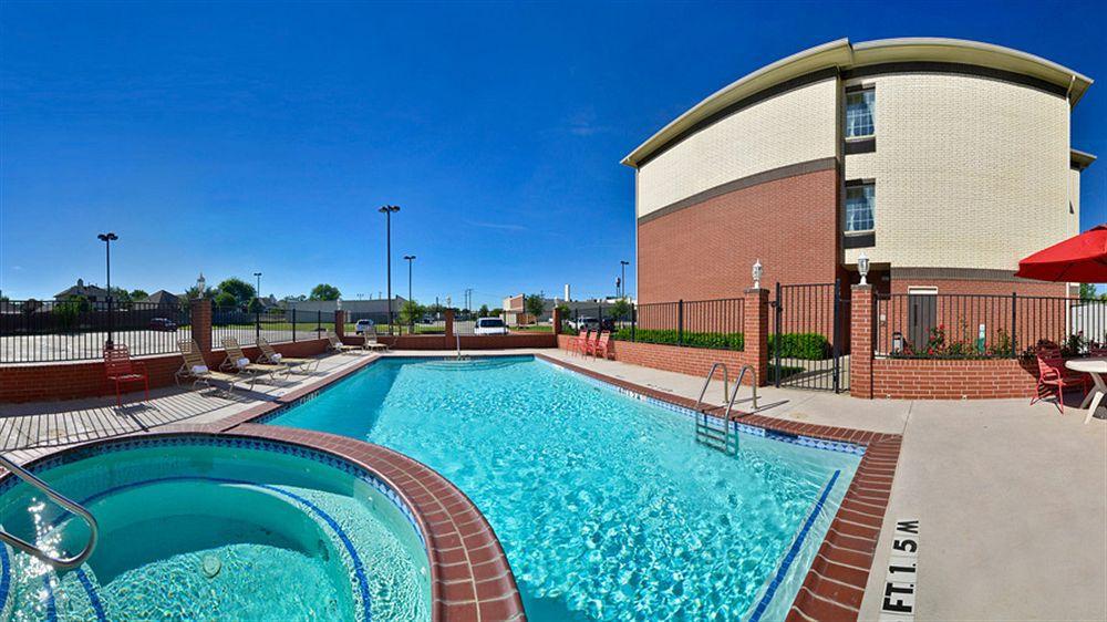 Best Western Plus Lake Dallas Inn & Suites Exterior photo