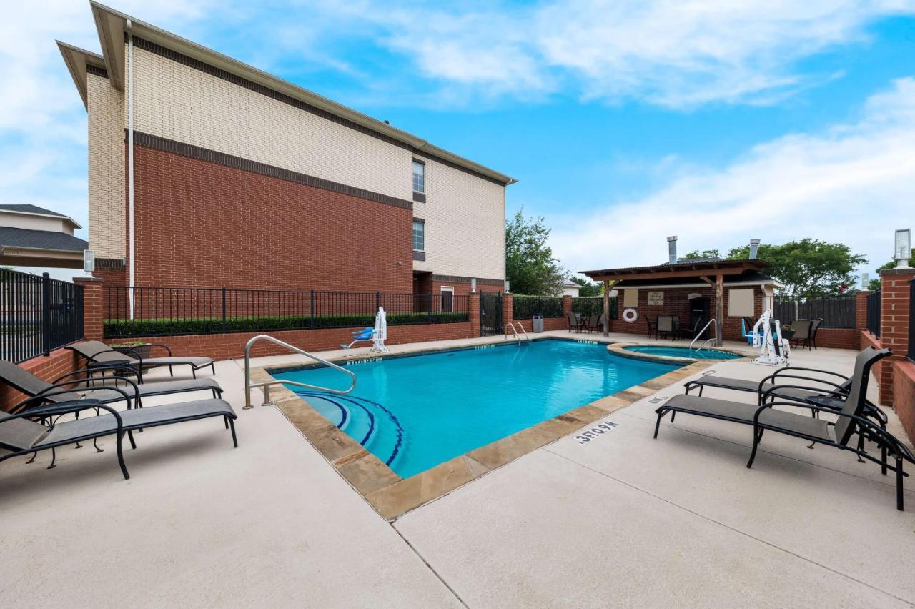 Best Western Plus Lake Dallas Inn & Suites Exterior photo